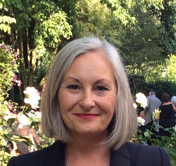 Lessy Robin About – Lesley Robinson London and UK Tours